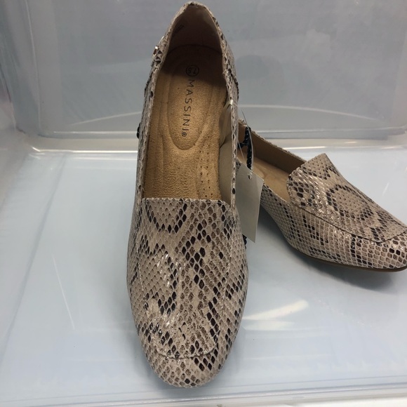 NWT and box Reese Faux Snake Print Slip On shoe - Picture 2 of 7